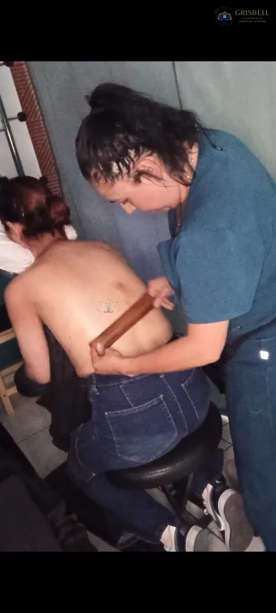 Shiatsu relajación con bambú.jpeg